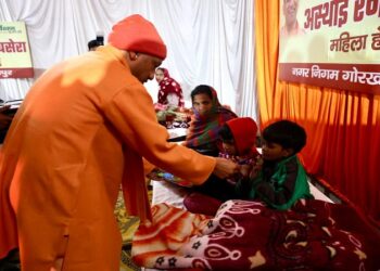 CM Yogi inspected two night shelters.