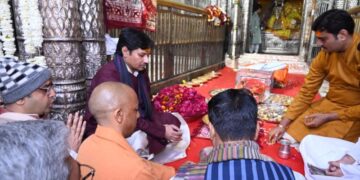 CM Yogi and Nitin Nabin visited Banke Bihari temple.