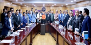 CM Yogi holds a special meeting with entrepreneurs.