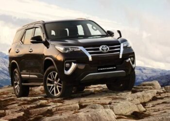 इस कंपनी की कारों ने मचाया धमाल, 3.88 लाख ग्राहकों ने खरीदा, चुटकियों में टूटा रिकॉर्ड