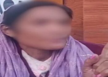 Girlfriend sits on dharna at BJP leader's house