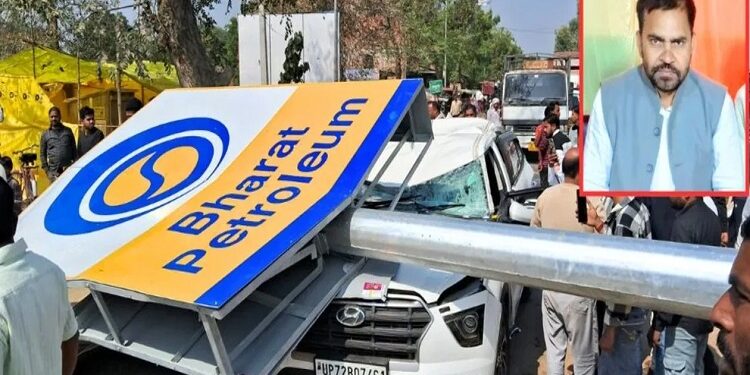 SP leader dies after Bharat Petroleum poleboard falls on car