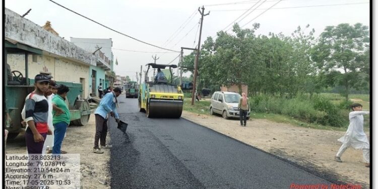 road built from plastic waste