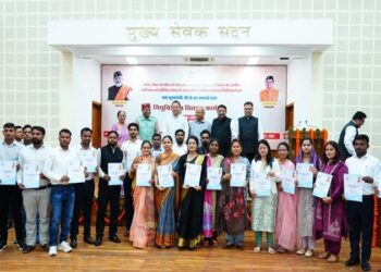 CM Dhami handed over appointment letters to 63 sanitation inspectors