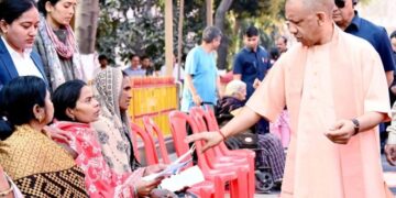 CM Yogi listened to the problems of 150 people in Janta Darshan.