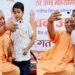 CM Yogi took a selfie with the child