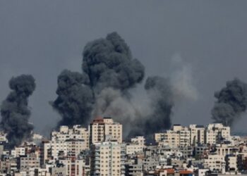 Israel attacks Palestinian refugee camp