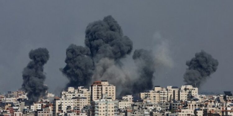 Israel attacks Palestinian refugee camp