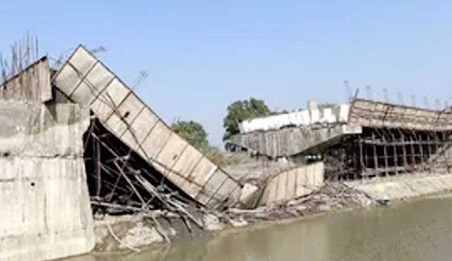 Under-construction flyover collapses in GopalganjUnder-construction flyover collapses in Gopalganj