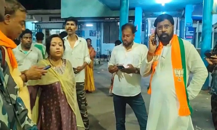 BJP-TMC workers clash after Amit Shah's roadshow in Durgapur
