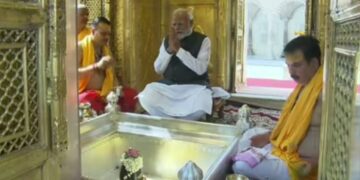 PM Modi offers prayers at Shri Kashi Vishwanath Temple
