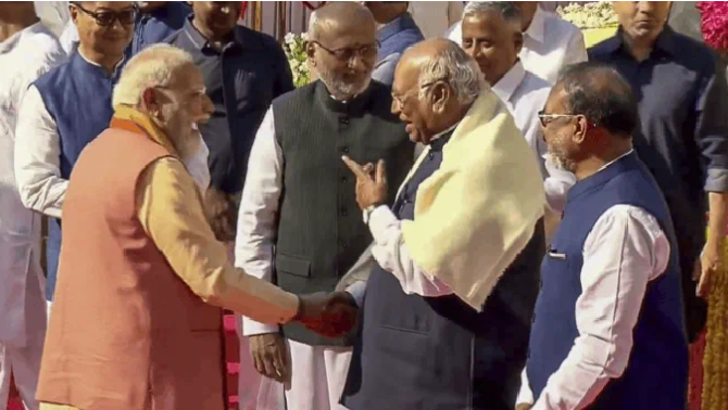 PM Modi-Kharge