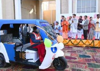 women e-rickshaw pilots