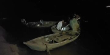 Boat capsizes