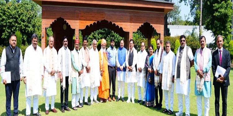 A delegation of the OBC Welfare Parliamentary Committee met CM Dhami.