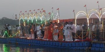CM Yogi inaugurated Ganga Aarti on the floating jetty at Sangam.