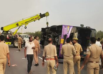 Horrific accident on Lucknow-Agra Expressway