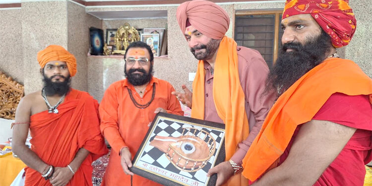 Navjot Singh Sidhu reached Haridwar