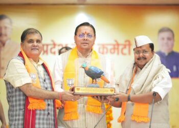 CM Dhami and Mahendra Bhatt felicitated Nitin Nabeen
