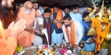 Nitin Naveen offered prayers at Tapkeshwar Mahadev Temple