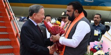 Chief Minister Samrat Chaudhary welcomed President To Lam.