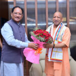 CM Sai welcomed CM Yogi who reached Chhattisgarh.