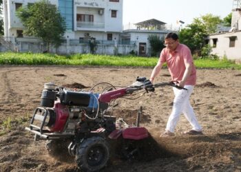 CM Dhami operated the tiller in the field