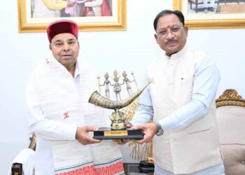 Karnataka Governor Thaawarchand Gehlot met CM Vishnudev Sai.