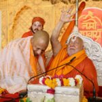 CM Yogi reached the story of Jagadguru Rambhadracharya
