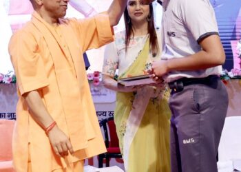CM Yogi participated in the meritorious student felicitation ceremony.