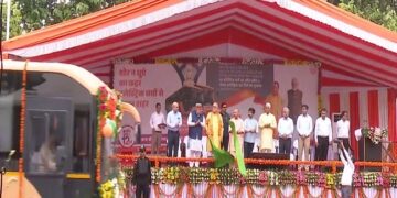 CM Yogi flagged off 45 electric buses for Noida