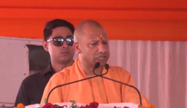 कांग्रेस व सपा सरकारों ने ललितपुर को कुल मिलाकर 1500 करोड़ रुपये भी नहीं दिए होंगे: मुख्यमंत्री
