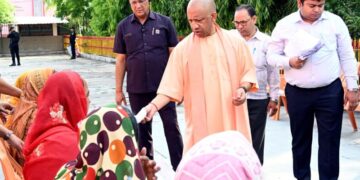 CM Yogi listened to the problems of 200 people.