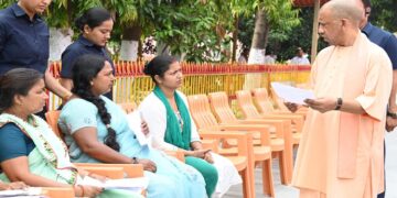 CM Yogi listened to the problems of 150 people in Janta Darshan.