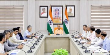 CM Yogi held a meeting of the Tourism Department