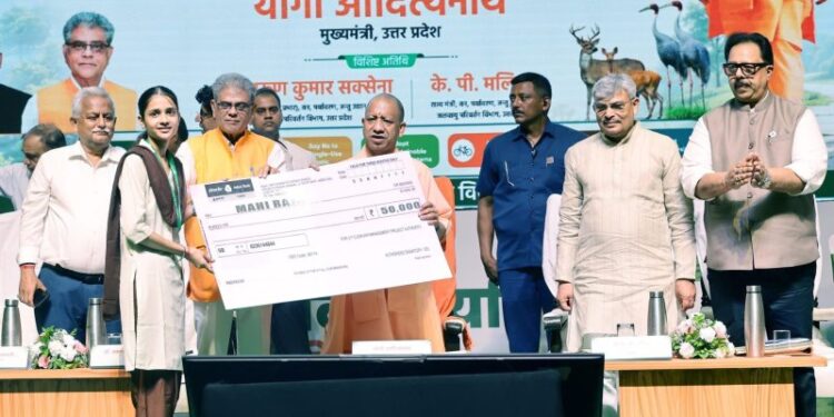 Students and village heads expressed their gratitude to CM Yogi.