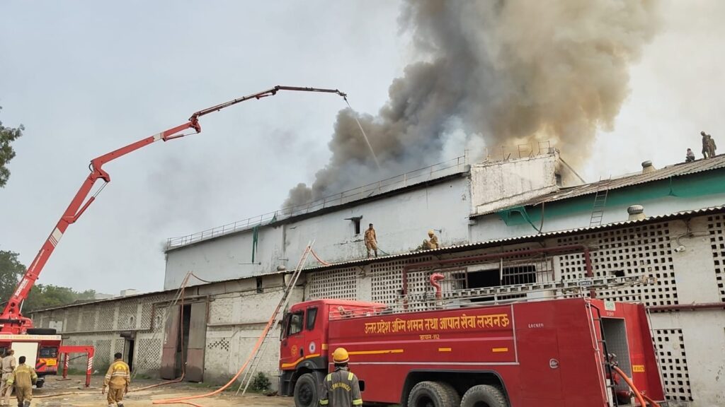 Massive fire breaks out in Lucknow's cold storage