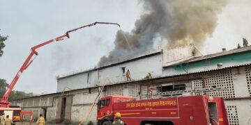 Massive fire breaks out in Lucknow's cold storage