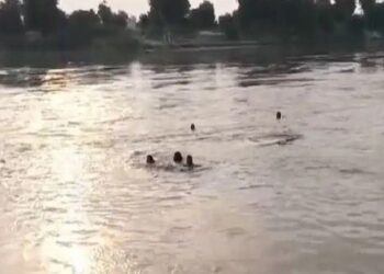 A boat carrying farmers capsized in the Kosi river.