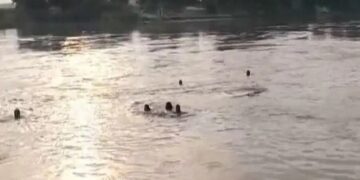 A boat carrying farmers capsized in the Kosi river.