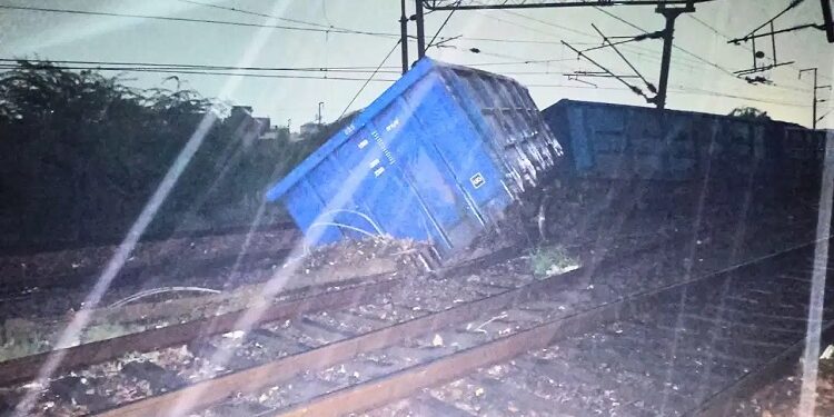 6 wagons of goods train derailed