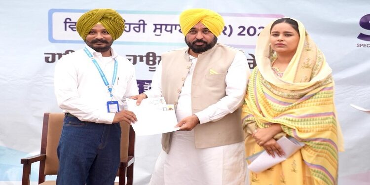 CM Bhagwant Mann filled the Enumeration Form