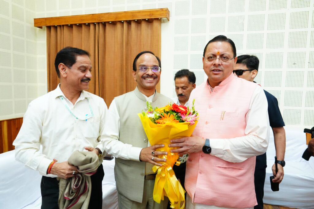 Delegation from HNB Garhwal University meets CM Dhami.