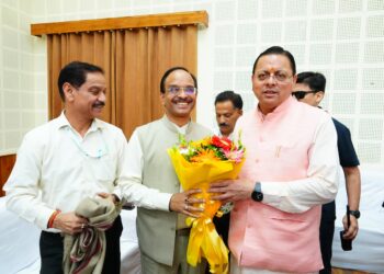 Delegation from HNB Garhwal University meets CM Dhami.
