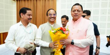 Delegation from HNB Garhwal University meets CM Dhami.