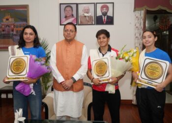 CM Dhami honors international boxer daughters.