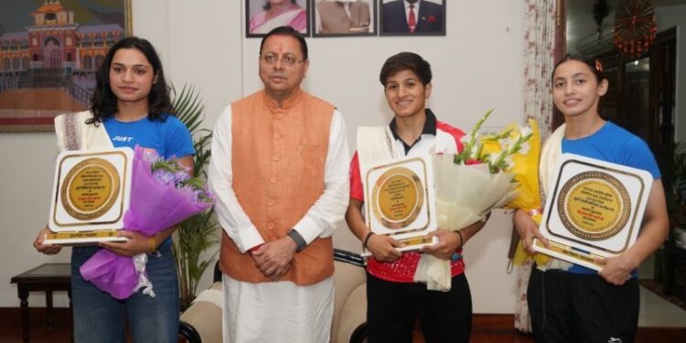 CM Dhami honors international boxer daughters.