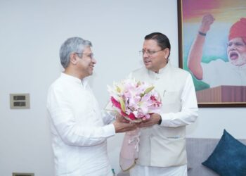 CM Dhami placed major proposals before the Railway Minister