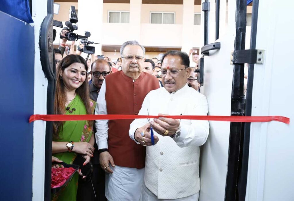 CM Vishnudev Sai flagged off the free Mobile Emerging Technology Lab