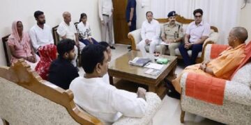 CM Yogi met the family of Dalit student Lalita Gautam